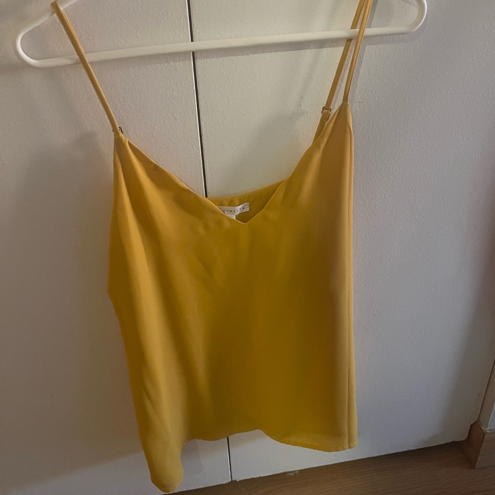 NWT mustard yellow spaghetti strap top. Scalloped detail at bust